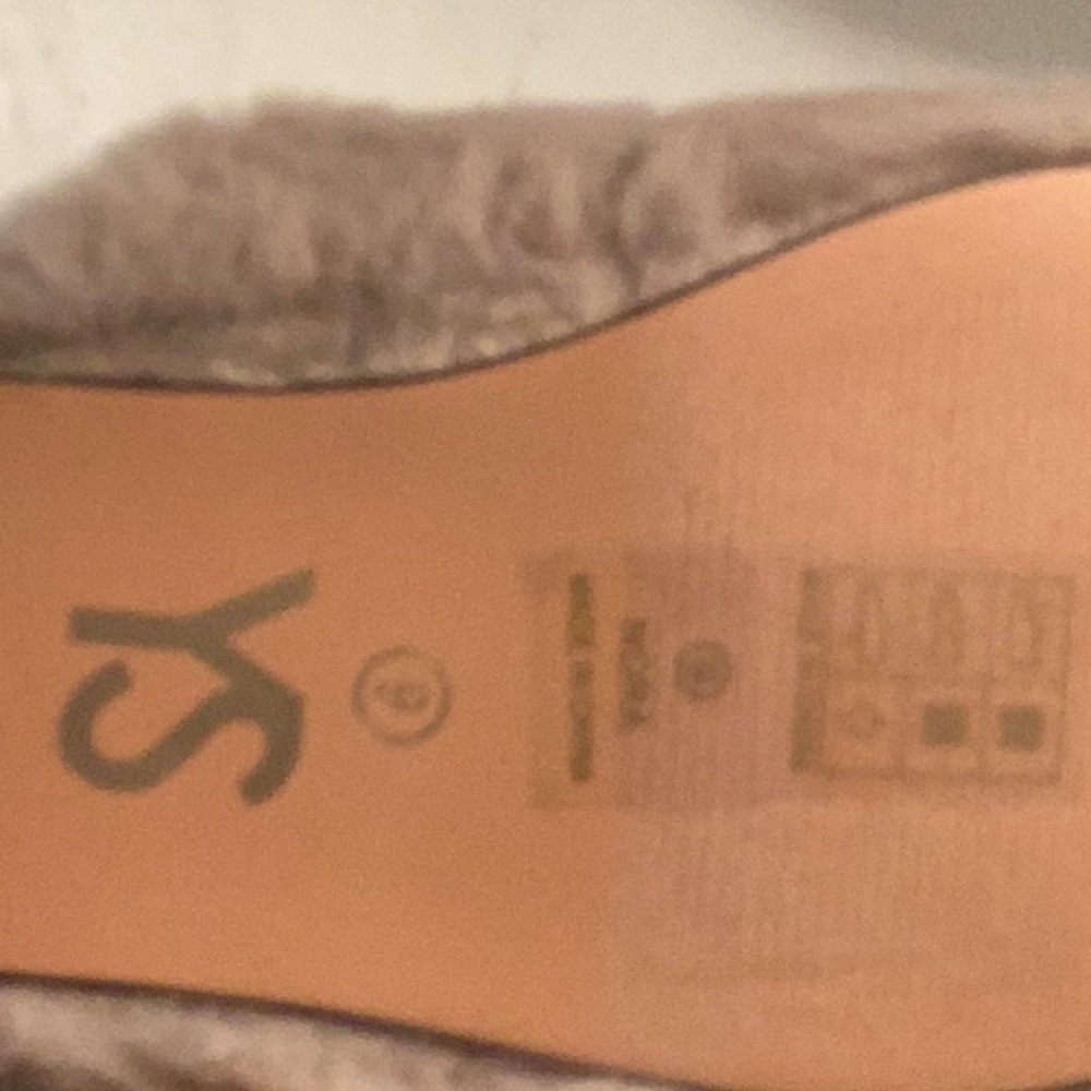 Fur Slides - image 3